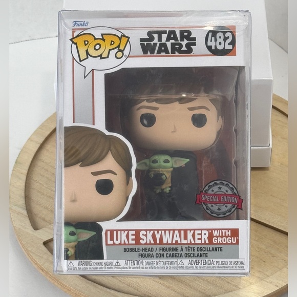 Star Wars Luke Skywalker w/ Grogu #482 NIB. Special Edition in soft protector. - Picture 1 of 6